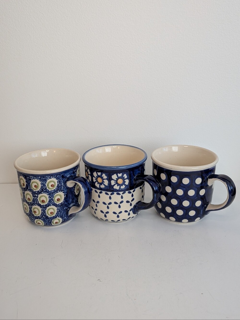 Polish Pottery Ceramic Set Of 3 Mugs  Hand Painted Polka Dots Wiza Bolesławiec
